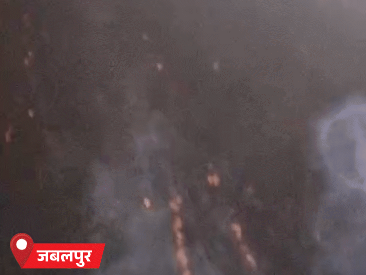 जबलपुर में टीम इंडिया की जीत पर फैंस ने आतिशबाजी की।