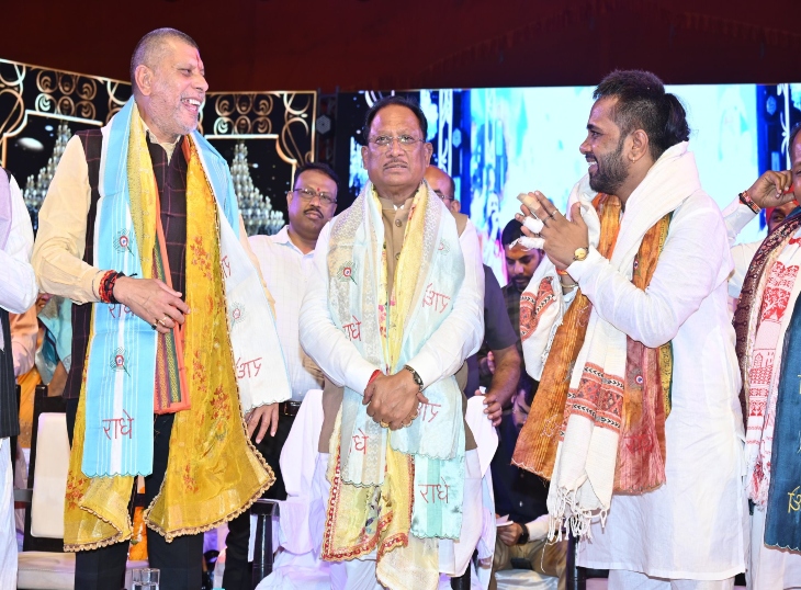 सीएम विष्णुदेव साय और बीजेपी प्रदेश अध्यक्ष के साथ बसंत अग्रवाल।