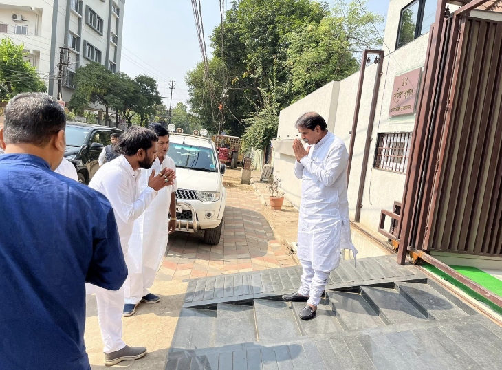 रायपुर पश्चिम से बीजेपी विधायक राजेश मूणत के साथ बसंत अग्रवाल।