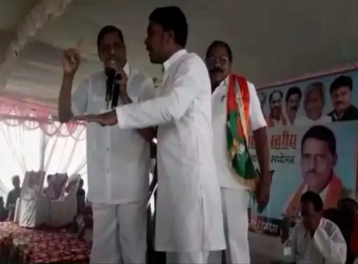 बीजेपी नेता लाभचंद बाफना और बसंत अग्रवाल का बेमेतरा सभा में विवाद हुआ था।