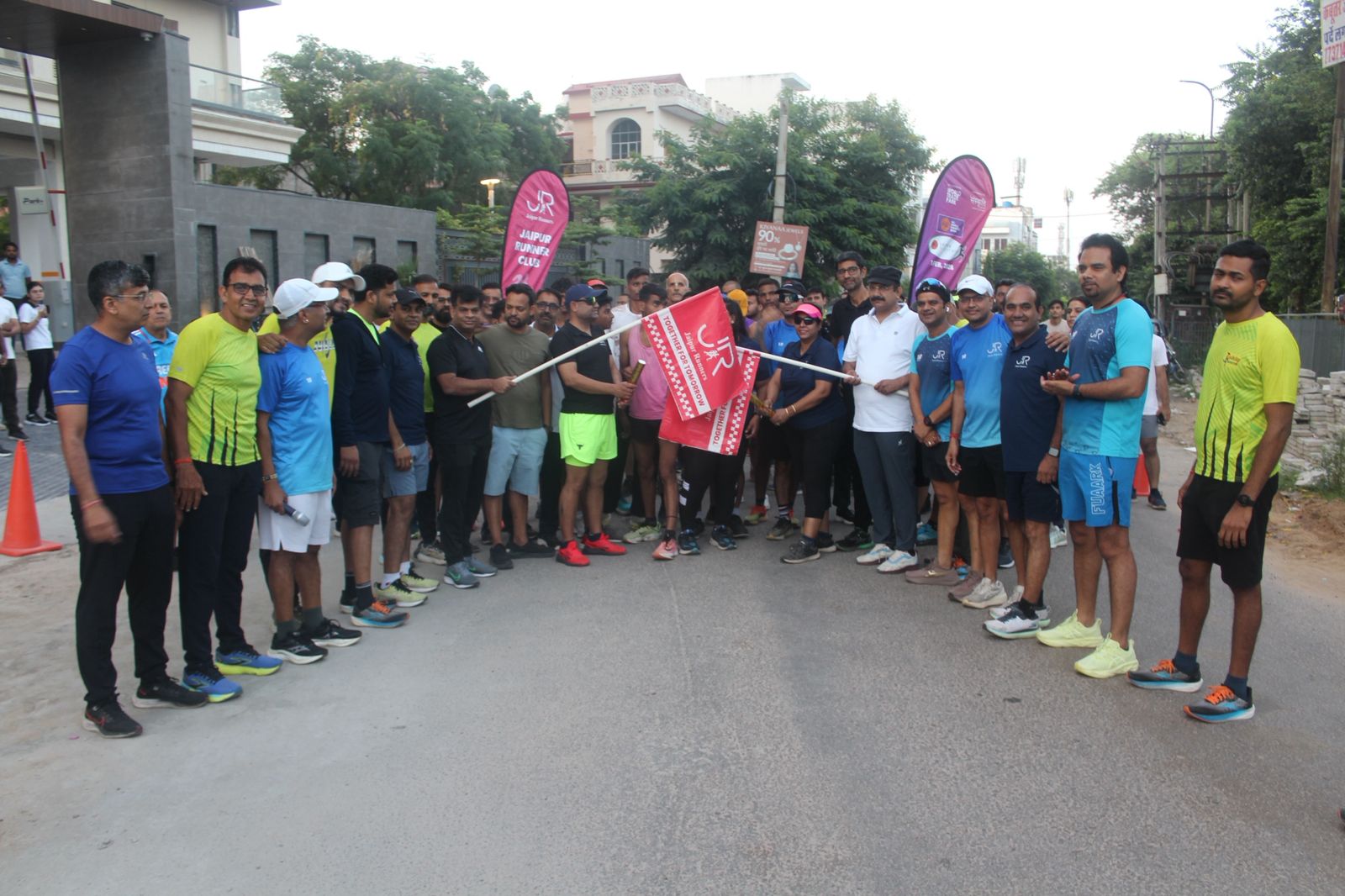 आयोजन की कमान जयपुर रनर्स क्लब के को-फाउंडर रवि गोयंका और एयू जयपुर मैराथन के सीईओ मुकेश मिश्रा के नेतृत्व में संभाली गई।