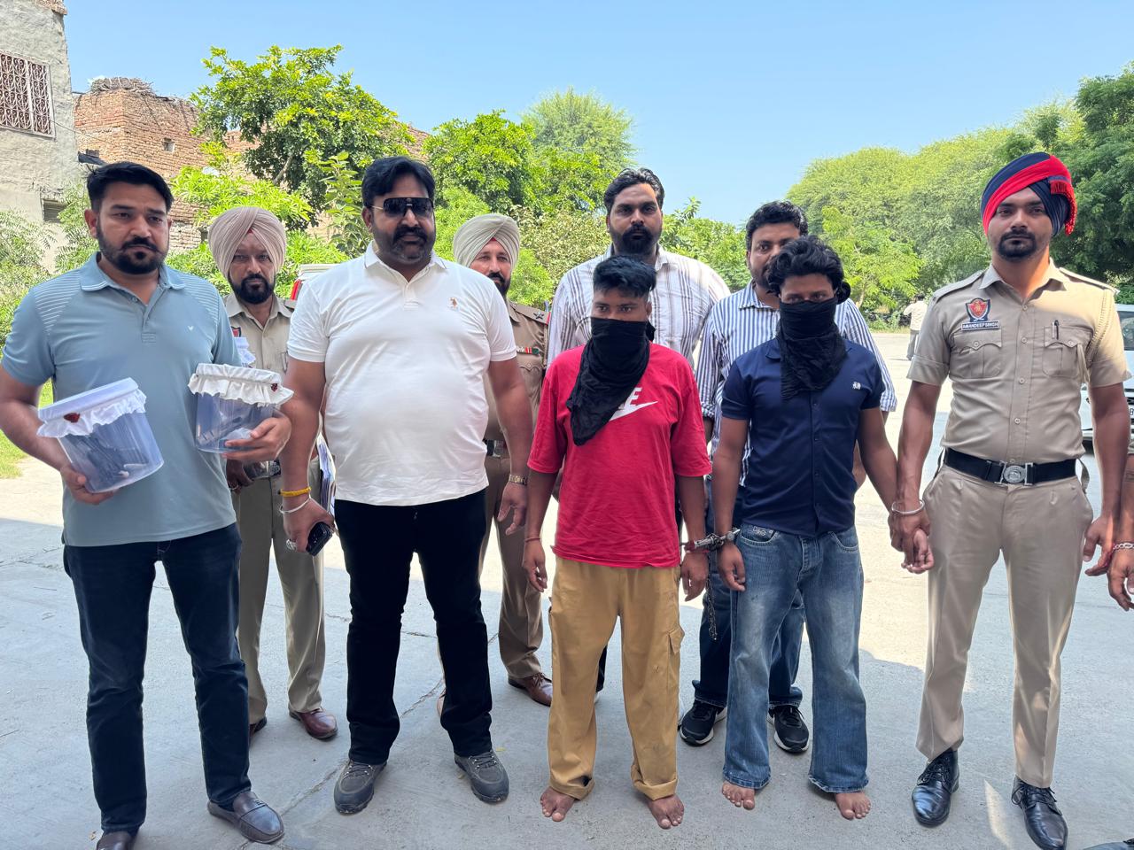 फाजिल्का में अवैध हथियार तस्करी का भंडाफोड़:  5 पिस्टल और मैगजीन बरामद; विदेशी नेटवर्क के जरिए मंगवाए थे – Fazilka News