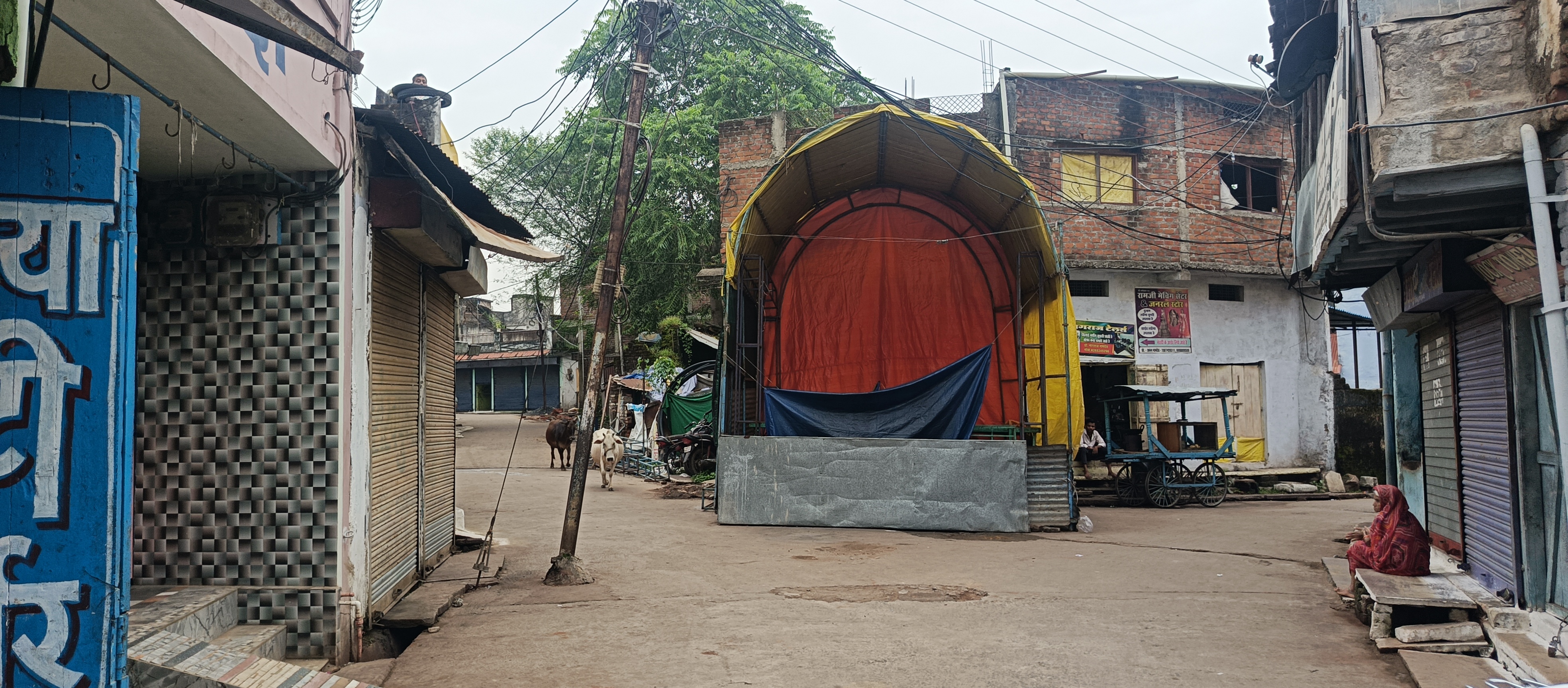The bent, dilapidated electric pole is inviting an accident in Charhai ...