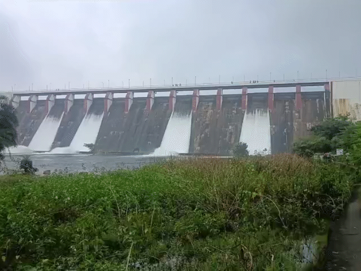 लगातार बारिश से तिलैया डैम का जलस्तर बढ़ा:  चार फाटक खोले, डेंजर लेवल के करीब पहुंचा जलस्तर, 15 गांवों में अलर्ट – koderma News