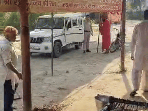 Sadar police station reached Sanjay Bhagat's court after a dispute in Handi Kheda village.