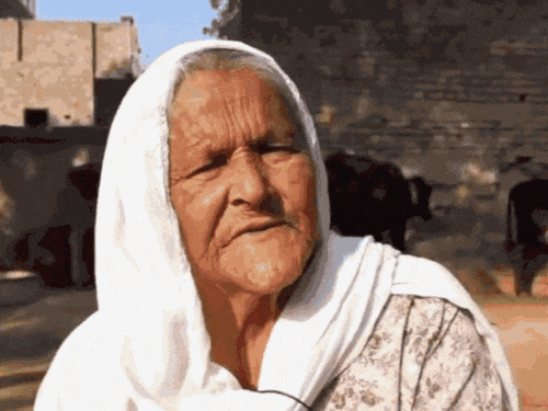 बुजुर्ग महिला महिन्द्र कौर और सांसद एवं बॉलीवुड एक्ट्रेस कंगना रनोट।