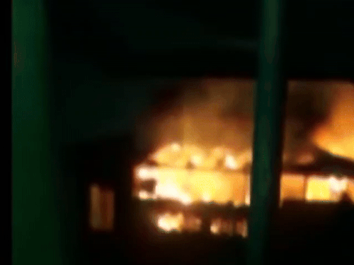 लुधियाना में कार एसेसरीज की दुकान में लगी भीषण आग। - Dainik Bhaskar