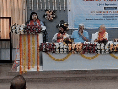 उदयपुर की मोहनलाल सुखाड़िया यूनिवर्सिटी की कुलगुरु प्रो. सुनीता मिश्रा ने औरंगजेब को बेस्ट एडमिनस्ट्रेटर कहा तो हंगामा हो गया।