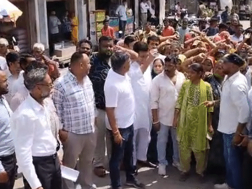 माली समाज ने लोगों के साथ मिलकर कांग्रेस के आह्वान पर रैली निकाली। रैली सुनार मंदिर चौक से शुरू होकर सदर बाजार, बस स्टैंड होते हुए पांच बत्ती चौराहे तक पहुंची।