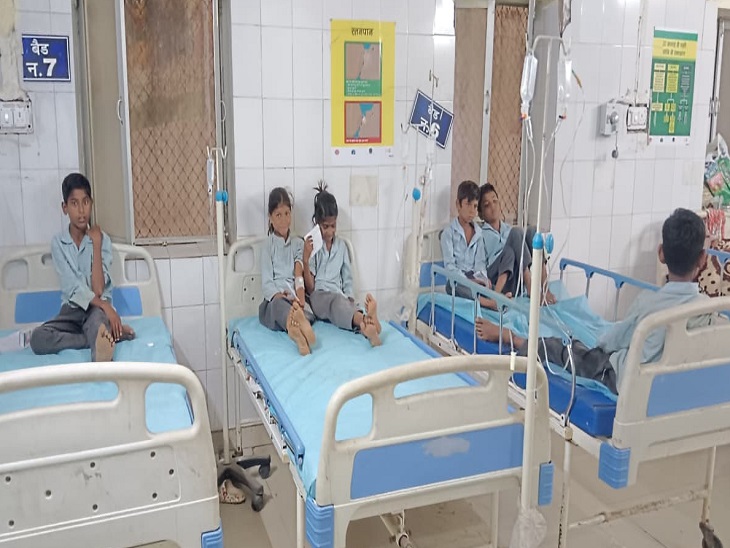लसाड़िया अस्पताल में बच्चों का उपचार किया गया।