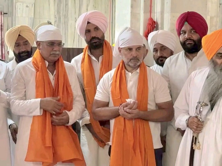 गुरुद्वारा बाबा बुढ़ा साहिब में नतमस्तक होने के दौरान कांग्रेस प्रदेश प्रधान अमरिंदर सिंह राजा वड़िंग के साथ राहुल गांधी।