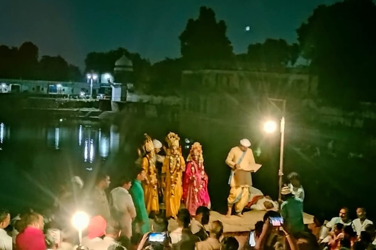 चित्रकूट पहुंचे वनवास पर भगवान राम-सीता और लक्ष्मण।