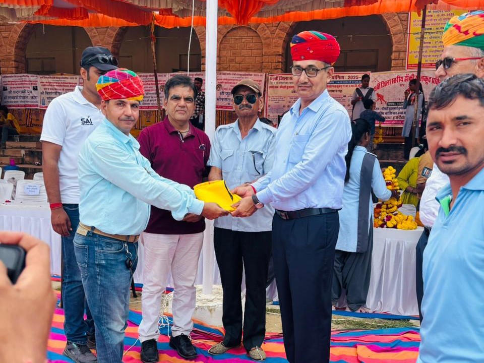 कार्यक्रम में भामाशाहों का सम्मान किया गया।
