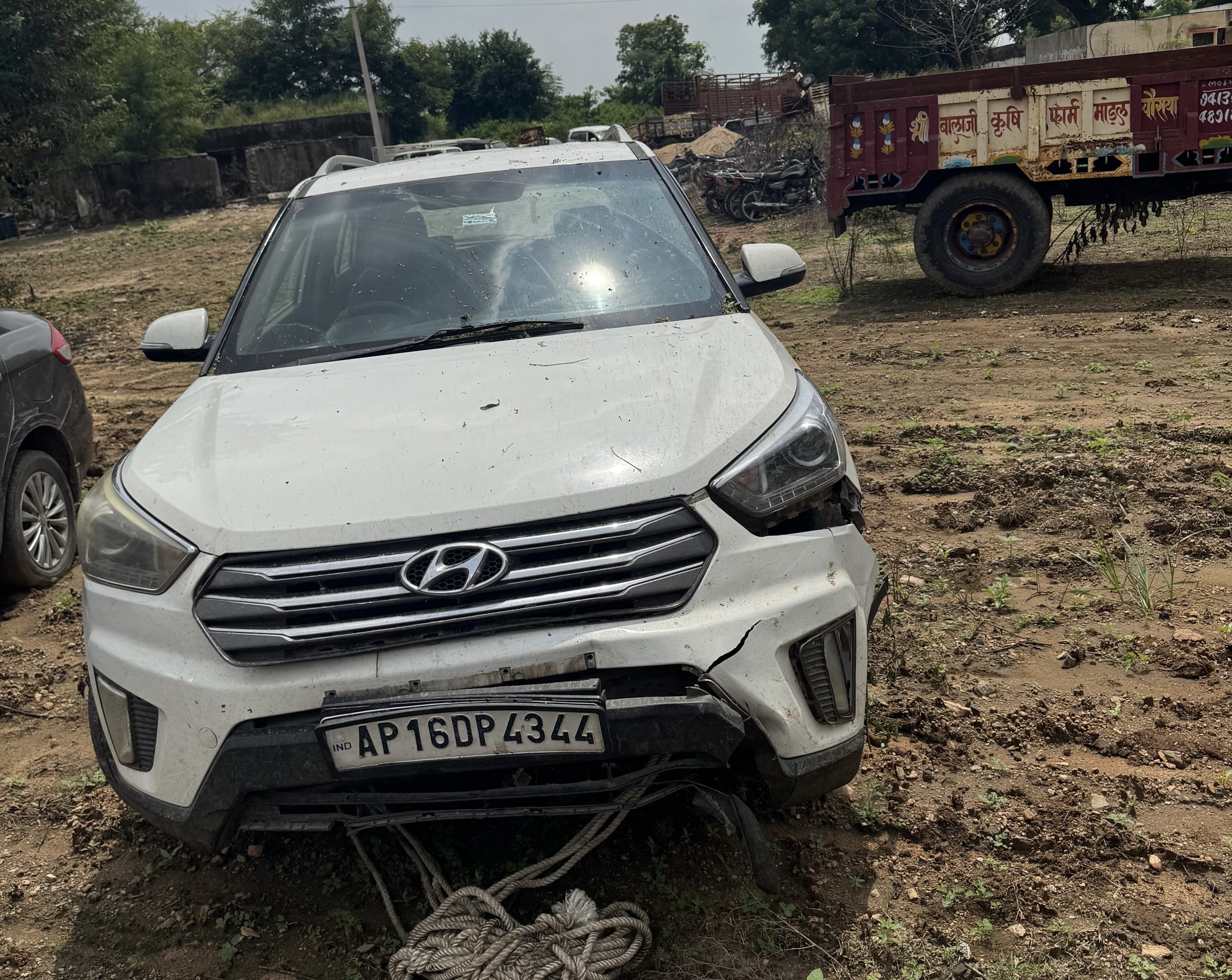 पुलिस ने इनकी क्रेटा कार को भी जब्त किया है