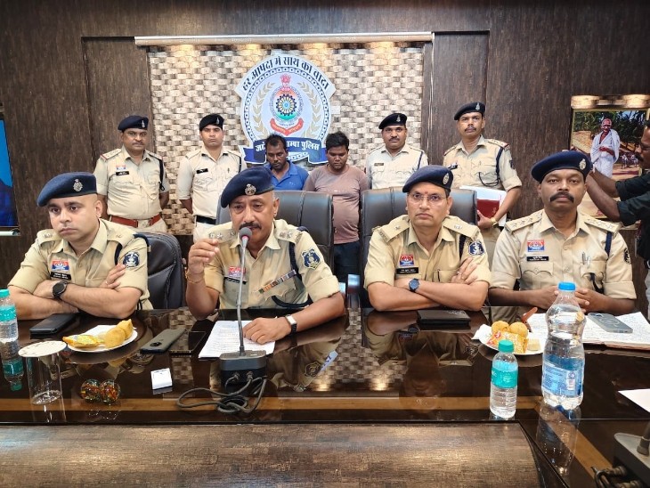 पुलिस ने प्रेस कॉन्फ्रेंस करते हुए इस पूरे मामला खुलासा किया है।