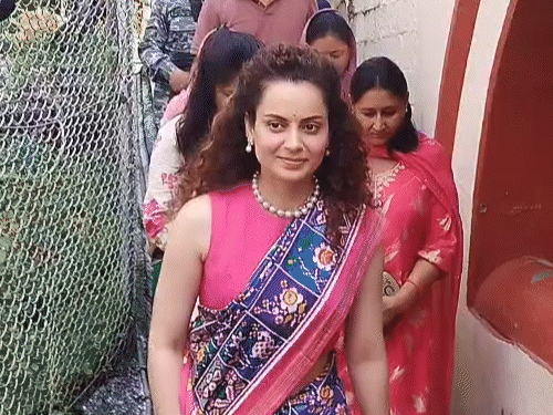 MP Kangana Ranot Mata Siddhakali reached Mahayagya at Seri Manch of Mandi