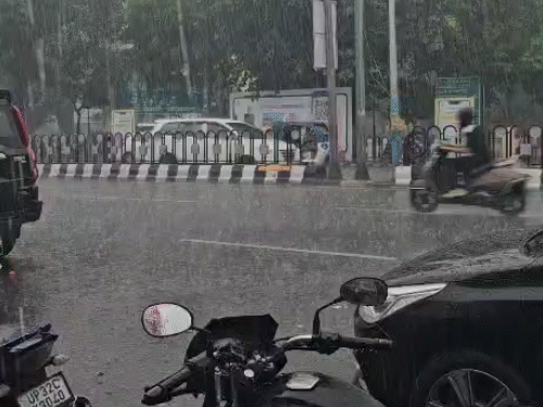 लखनऊ में जोरदार बारिश से जलभराव, जौनपुर में बिजली गिरने से बच्‍चों समेत तीन की मौत