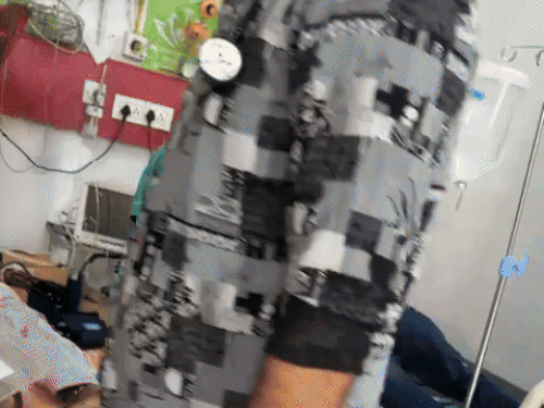 युवक को भी इलाज के लिए अस्पताल में भर्ती कराया गया था। रात को उसकी भी मौत हो गई।