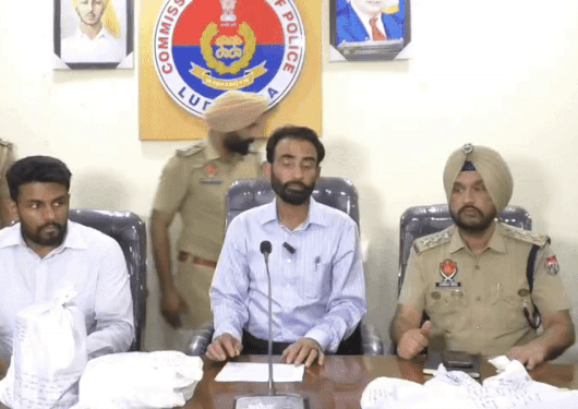 DCP रुपिंदर सिंह मामले की जानकारी देते हुए।