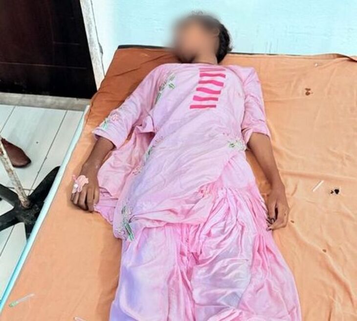 युवती को तुरंत अस्पताल लाया गया, यहां डॉक्टरों ने उसे मृत घोषित कर दिया।