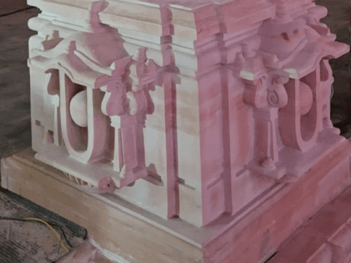 मंदिर के निर्माण में प्राचीन वास्तुकला के अनुरूप इंटरलॉकिंग तकनीक का उपयोग किया गया है।