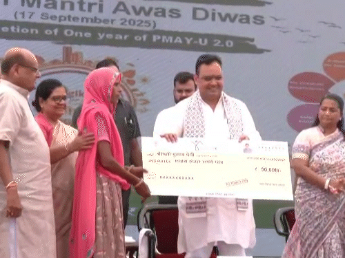 इस दौरान मुख्यमंत्री भजनलाल शर्मा ने आम जनता को पट्टे वितरित कर इन शिवरों में ज्यादा से ज्यादा हिस्सा लेने की अपील की।