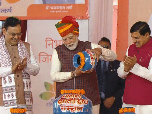 प्रधानमंत्री नरेंद्र मोदी ने प्रतीकात्मक रूप से पार्वती, कालीसिंध और चंबल नदी का पानी मिलाया था।