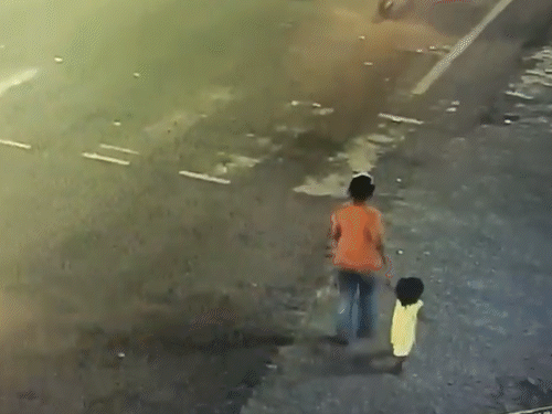 अंजली सिंह ने बेटी को झील में फेंकने से पहले चौपाटी ले गई थी।