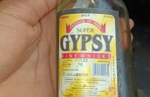 यही शराब की बोतल युवकों के पास से बरामद की गई है।
