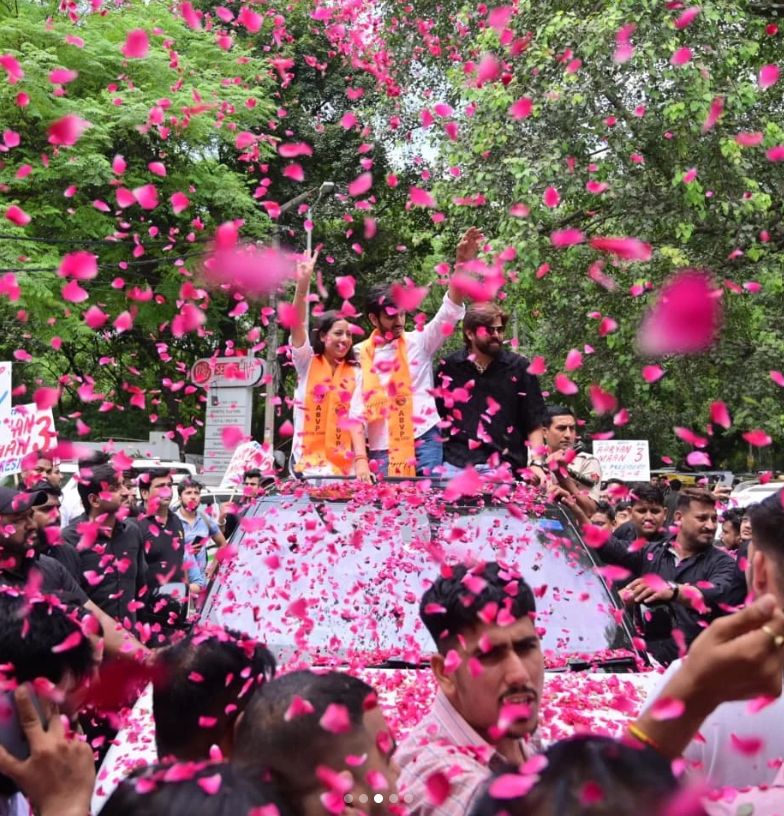 दिल्ली यूनिवर्सिटी स्टूडेंट यूनियन चुनाव में एबीवीपी प्रत्याशियों के समर्थन में प्रचार करते मासूम शर्मा।