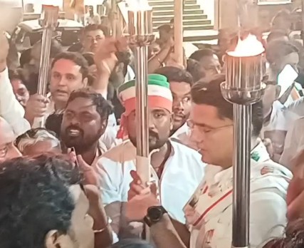 कोरबा में कांग्रेस की मशाल रैली।