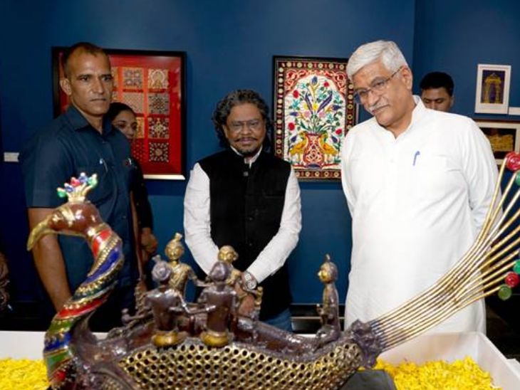 केंद्रीय संस्कृति मंत्री गजेंद्र सिंह शेखावत ने मंगलवार को घोषणा की कि PM मोदी को मिले उपहारों की ऑनलाइन नीलामी की जाएगी। - Dainik Bhaskar