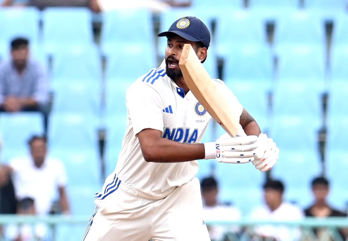 कप्तान श्रेयस अय्यर LBW आउट हो गए।