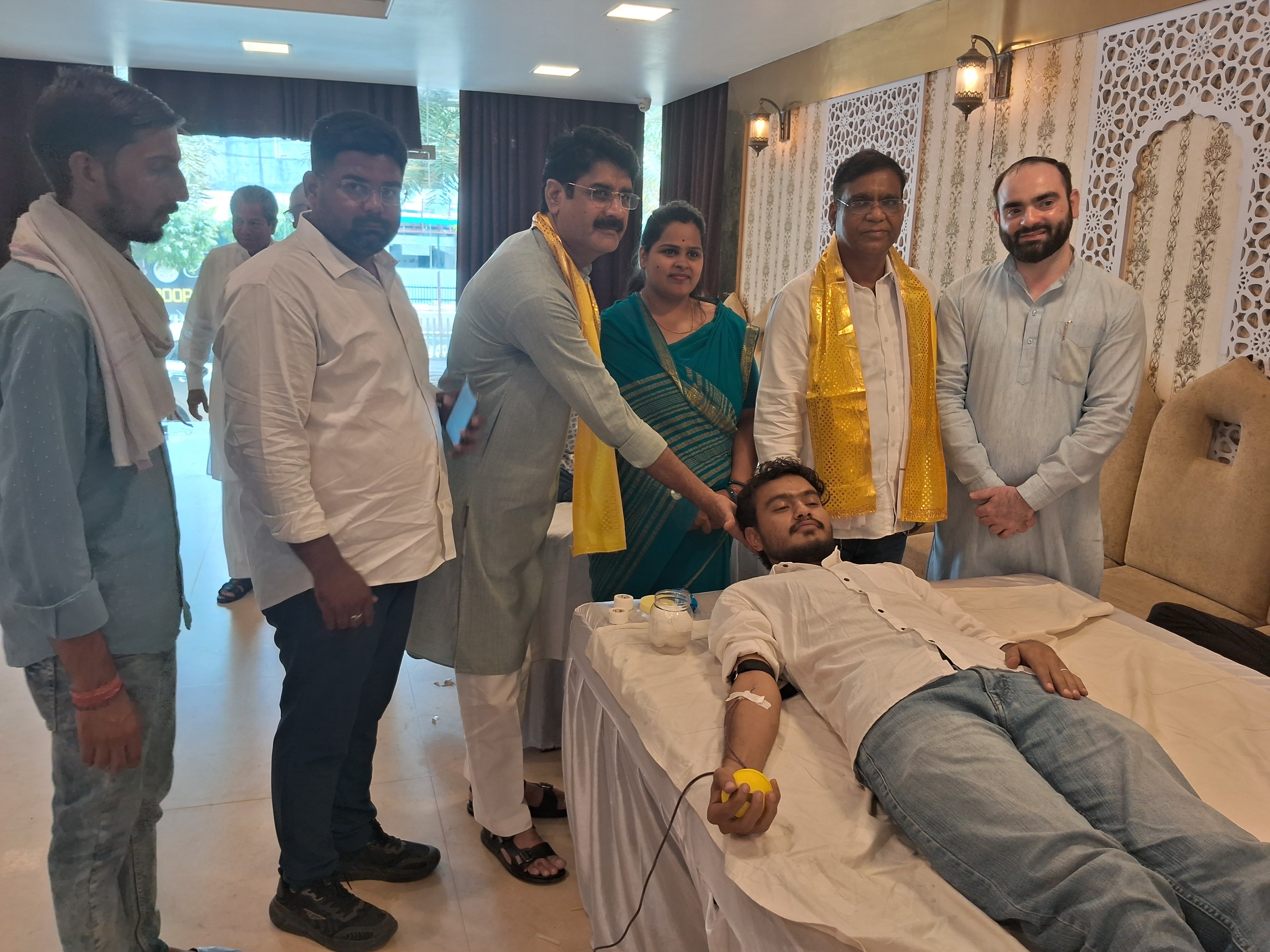 आयोजक सागर मावर ने शिविर के उद्देश्य पर प्रकाश डालते हुए कहा कि इसका मुख्य लक्ष्य जरूरतमंद मरीजों के लिए रक्त एकत्रित करना और मानवता के इस पुनीत कार्य को आगे बढ़ाना है।