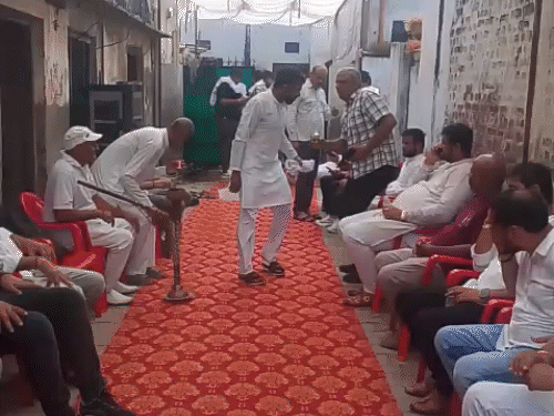 Bajrang Poonia meeting people and relatives who came home.
