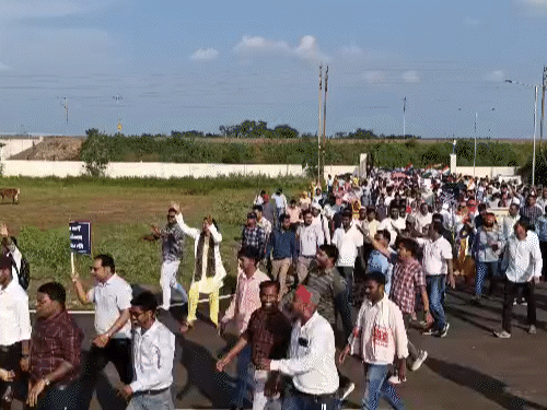 बिलासपुर, दुर्ग और रायपुर 3 संभाग के 10 हजार कर्मचारी तूता धरना स्थल पहुंचे।