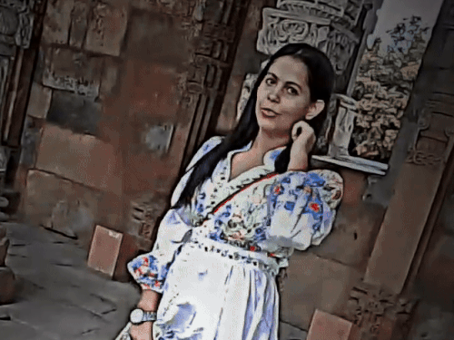 Muskan Shukla used to make reel and shared it on Instagram.
