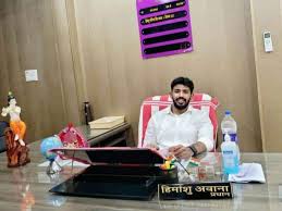 हिमांशु अवाना कांग्रेस के शासनकाल में उच्चैन पंचायत समिति के प्रधान बने थे।