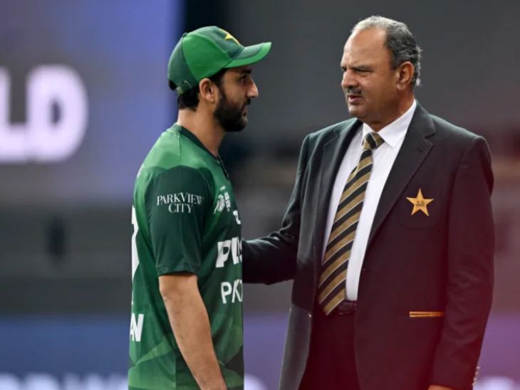 UAE के खिलाफ मैच के दौरान पाकिस्तान के कप्तान सलमान अली आगा ने टीम मैनेजर नावेद अकरम चीमा से बात करने के बाद मैच खेलने का फैसला किया।