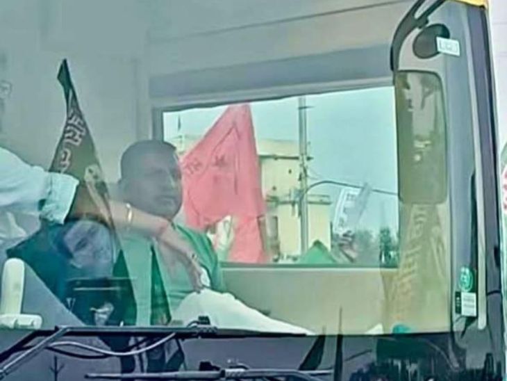 During the Bihar Adhikar Yatra, Sanjay Yadav was seen sitting on Tejashwi's seat, Rohini expressed his displeasure over this.