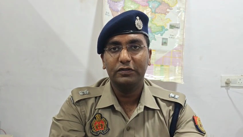 आजमगढ़ में बोले एसपी ग्रामीण चिराग जैन परिजनों ने बताया पढ़ाई का था दवाब।