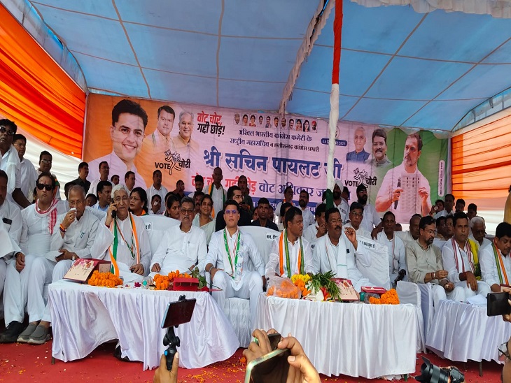 राजनांदगांव के जयस्तंभ चौक पर कांग्रेस की वोट चोर-गद्दी छोड़ सभा हुई।