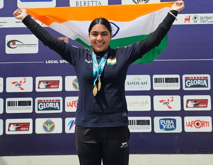 Suruchi Phogat waving the tricolor after winning.