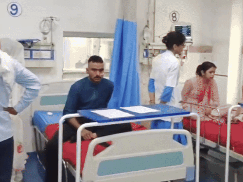 घायलों का एनसी मेडिकल कॉलेज में इलाज चल रहा है।