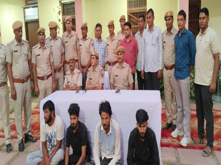 एटीएम लूट के चार आरोपी को पुलिस ने कड़ी मशक्कत के से एक माह बाद गिरफ्तार कर लिया।