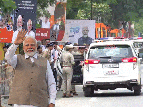 PM will reach Bhavnagar at around 10 am. Jawahar will go to Jawahar Ground by doing road show from the airport. - Dainik Bhaskar