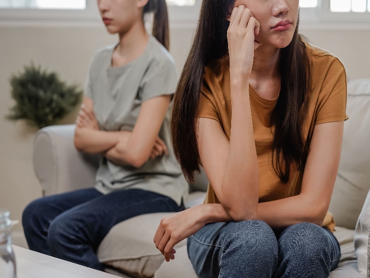 घर के काम को लेकर दोनों बहनों के बीच अक्सर विवाद होता रहता था। (प्रतीकात्मक फोटो)