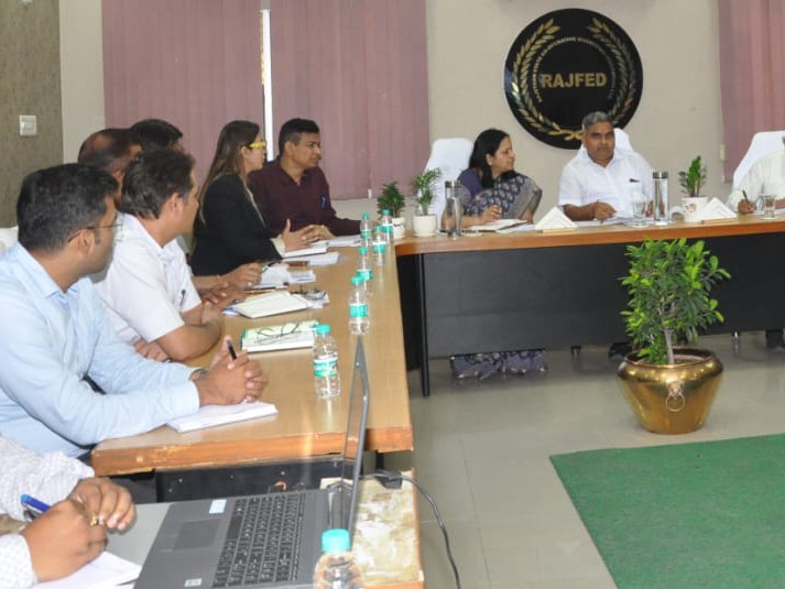 सहकारिता विभाग की प्रमुख शासन सचिव एवं रजिस्ट्रार, सहकारी समितियां मंजू राजपाल ने कहा कि तिलम संघ की साफ-सुथरी पृष्ठभूमि वाली एक्टिव सोसायटियों को भी खरीद प्रक्रिया में शामिल किया जाए।