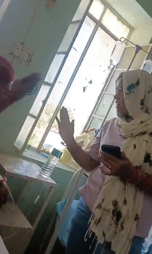 कमला ने खुशी का हाथ मोड़ कर धक्का दिया।