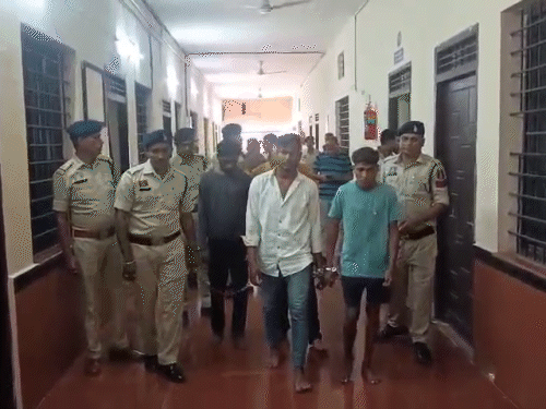 पुलिस ने सभी आरोपियों को गिरफ्तार कर कोर्ट में पेश किया।